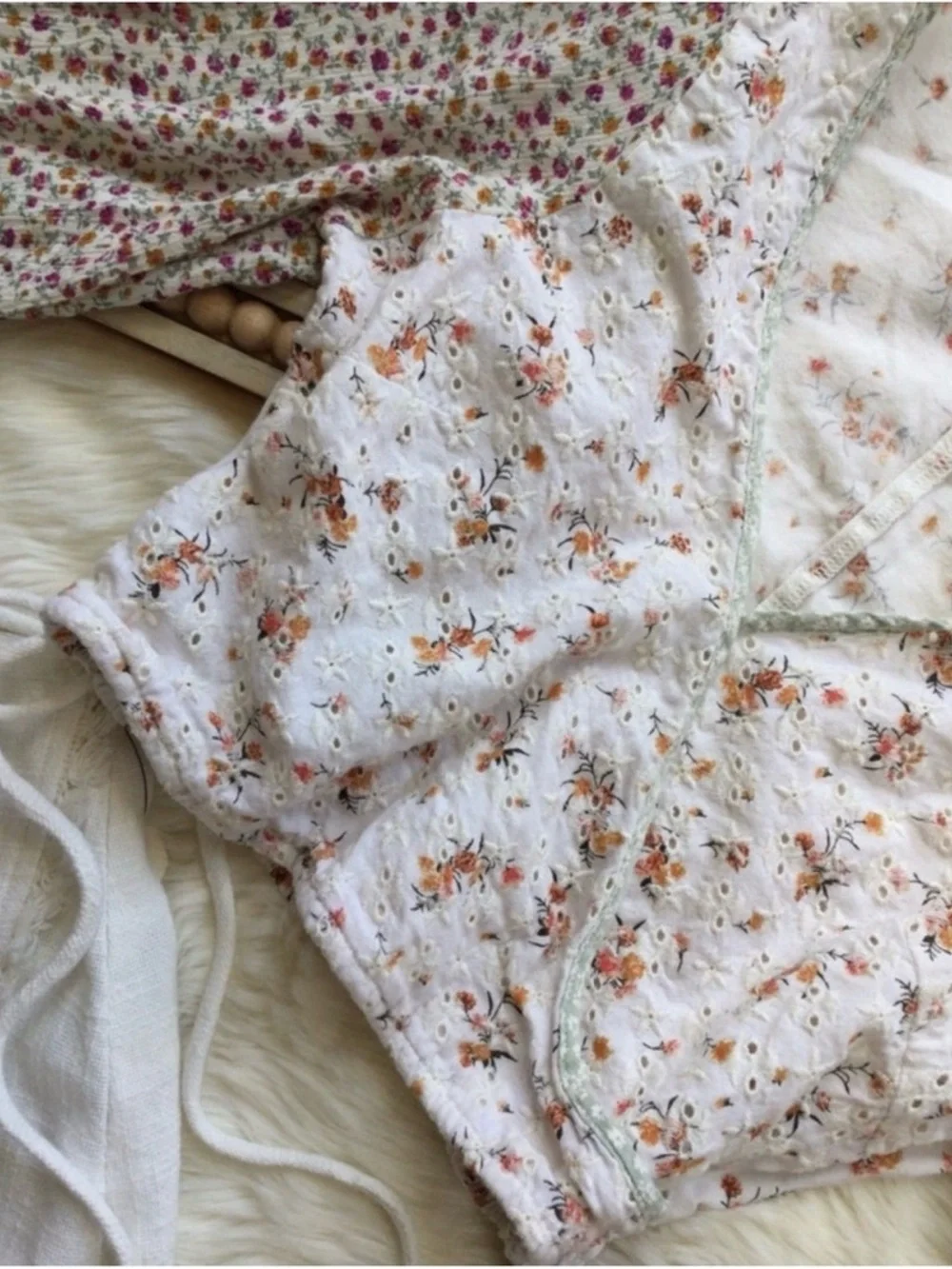 American Eagle White Floral Patchwork Eyelet Crop Top Sz XS Cottagecore